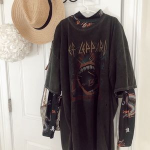 dragon print undershirt (turtleneck)